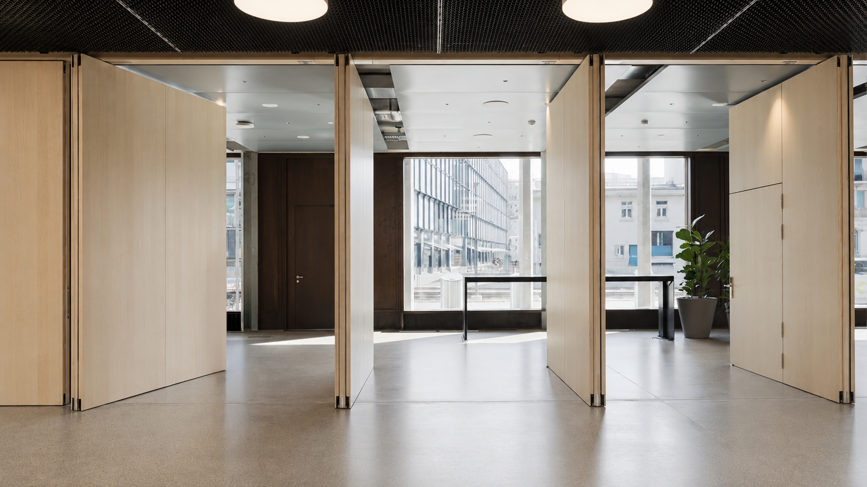 HSLU — Pivot Türen Systemwand, Schallschutz